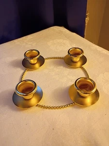 Candelabro redondo de metal dorado de 1980 con capacidad para 4 velas de tealight/pilar 7,5"X7,5" - Imagen 1 de 4