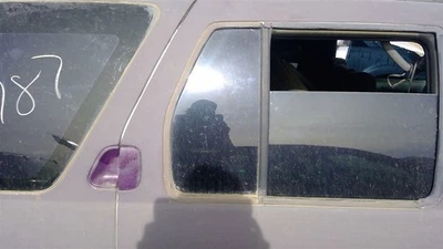 Vidrio de ventilación de puerta trasera de pasajero 11/98 para 97-99 Infiniti QX4 565198 Foto 1 de 4