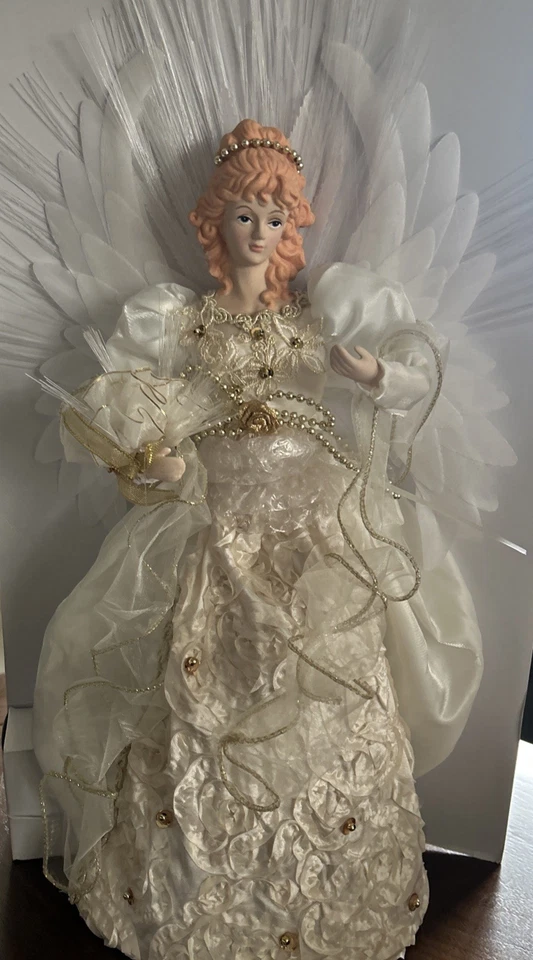 Vickerman 18" Alas de Pluma de Ángel Árbol de Navidad Topper en Crema y Dorado Foto 1 de 1