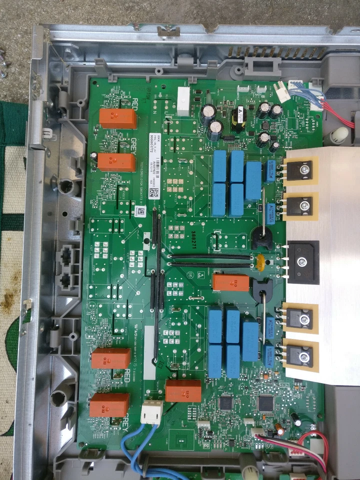 Carte puissance droit plaque induction Neff T56FT30X0/01 (Réf: IH62_VB_R_4V) - Photo 1/1