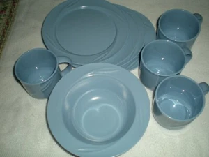 Rubbermaid Set of 9 Pieces Blue Dishes - Bild 1 von 5