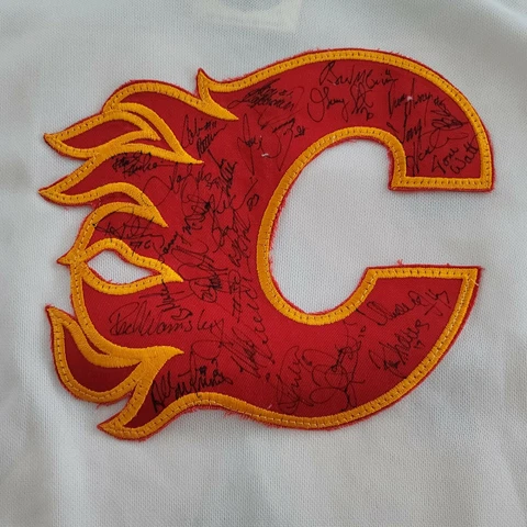 1989 Vintage RARE Calgary Flames Hockey Jersey 25 autographs Cover