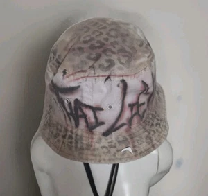 Leopardenmuster anpassbar EIMERHUT MIT SCHEIBE GRAFFITI beliebiger Name JEDE FARBE - Bild 1 von 1