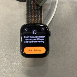 Apple Apple Watch Series 8 - 45mm Midnight Aluminum - GPS (Read Description) - Photo 1 sur 5