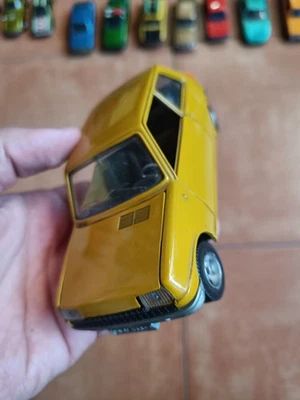 RENAULT R5 MODELLINO VINTAGE 1/24 MARTOYS MADE IN ITALY 0103 COLOR SENAPE BURAGO - Immagine 1 di 4