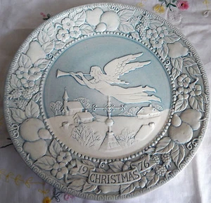 'Hark! The Herald Angels Sing' Days of Christmas (8-5/8" Plate 1976) Blue/White - Picture 1 of 3