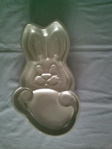 1979 Wilton Cake Pan/Tin Bunny Holding Egg 15 1/2" Tall #502-1913 - Picture 1 of 2