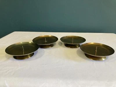 Juego de 4 candelabros vintage de latón con patas bajas hechos en Alemania Occidental  Foto 1 de 4