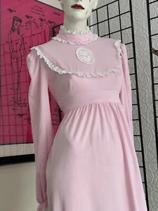 1970s Dress-gown-pink-Victorian Style-cameo-Small-medium-maxi-Gothic-femme-boho - Picture 1 of 17