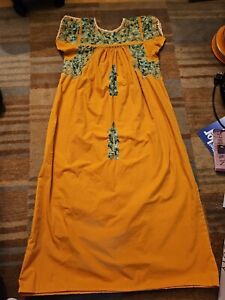 Vtg Mexican Embroidered Dress Shift Muumuu Mexico Green Pattern On Gold SzM