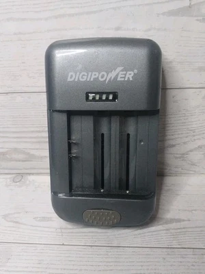 Digipower Universal Camera Battery Charger Works Free Shipping  - Image 1 of 4