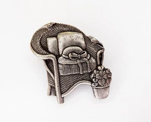 Vintage Chair Brooch Pin by Birds & Blooms 2008, Flowers, Hats, Jewelry - Picture 1 of 3