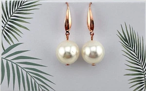 Earrings 14 mm Round Cream Shell Pearl Drops & Rose Gold Plated Stainless Steel - Picture 1 of 8