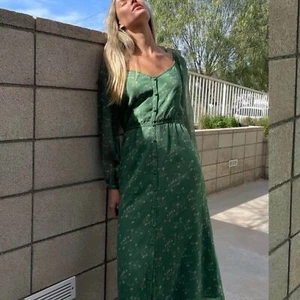 NUEVO CON ETIQUETAS Roble + Fuerte Floral Verde Esmeralda Estampado Hiedra Maxi Vestido - Imagen 1 de 4