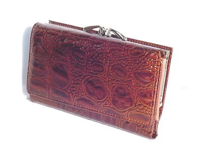 CARTERA CLUTCH MEDIANA DE CUERO DE VACA CON ESTAMPADO DE COCODRILO PARA DAMA MARRÓN Foto 1 de 3