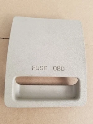 HYUNDAI SONATA 2015-2018 TABLERO OBD caja de fusibles cubierta moldura OEM bronceado 84752-C2000 Foto 1 de 3