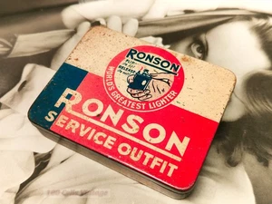 Traje de servicio Ronson-Encendedores Ronson VACÍOS Rojo Azul de colección hojalata-C - Imagen 1 de 5