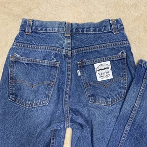 levis white and blue jeans