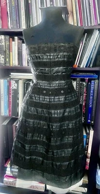 Vestido corsé de tul negro con volantes de CHARLES CHANG-LIMABL Foto 1 de 4