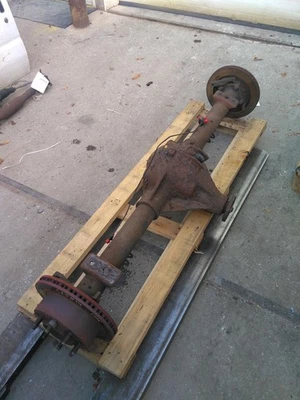 Used Rear Axle Assembly Rear fits: 2007 Ford E150 VAN SRW 9.75`` ring gear disc Foto 1 de 4