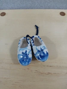 Holland Delft blau & weiß Paar Miniatur Porzellan Schuhe Ornament  - Bild 1 von 4