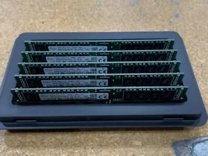SK Hynix 32GB PC4-2400T-RB1 DDR4 ECC Reg 2Rx4 Enterprise Server RAM Kit/10x32GB - Picture 1 of 3