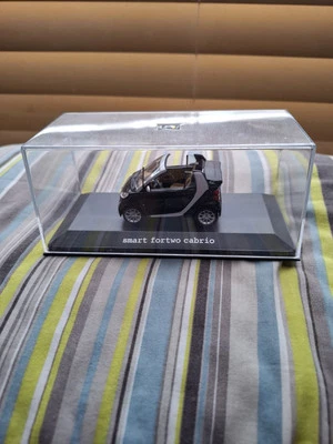 Minichamps Smart Fortwo Coupe Silver Black 1/43 Scale Model Q0022529V001C75Q00 - Image 1 of 3