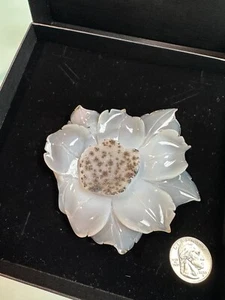 Geode carved flower specimen - Picture 1 of 4