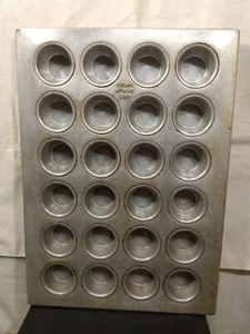 Chicago Metallic Cupcake/Muffinpfanne glasiert 24 Tassen GEBRAUCHT - Bild 1 von 3