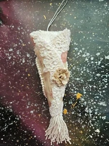 Victorian Tussie Mussie, Scherenhalter, Blumenstraußhalter, Weihnachtsschmuck - Bild 1 von 9