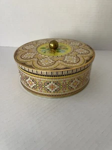 VTG DHAR ENGLAND ROSE FLORAL EMBOSSED MOSAIC METAL DESIGN BISCUIT TIN-CATCHALL - Picture 1 of 16