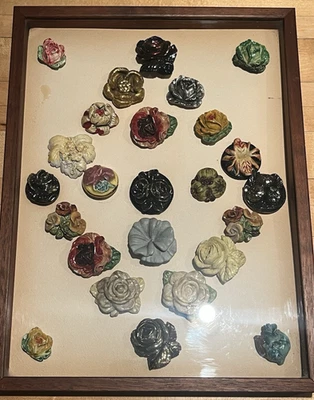 25 Plaster Of Paris Floral Buttons Framed Antique & Vintage Pre-1960's - Image 1 of 4