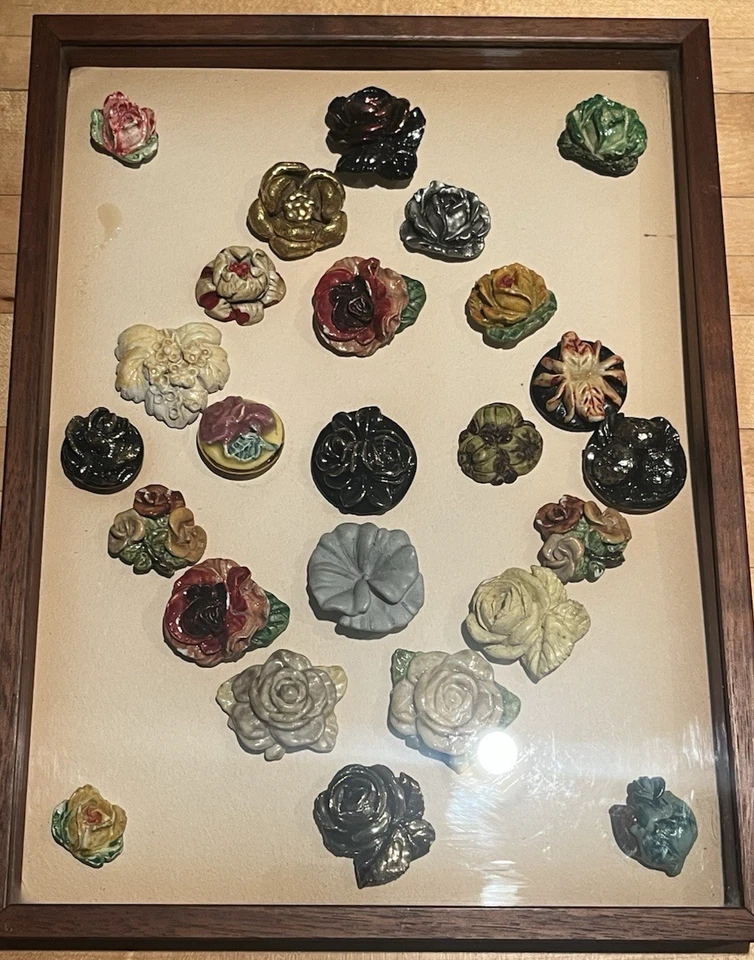 25 Plaster Of Paris Floral Buttons Framed Antique & Vintage Pre-1960's - Image 1 of 4