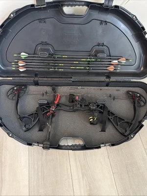 All Black Bote Destroyer 350 With Release Arrows In Case - Image 1 of 3