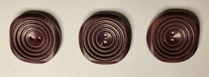 Vintage Art Deco Bakelite Buttons Set of 3 Maroon Brown Carved 1 Inch Sewing - Picture 1 of 4