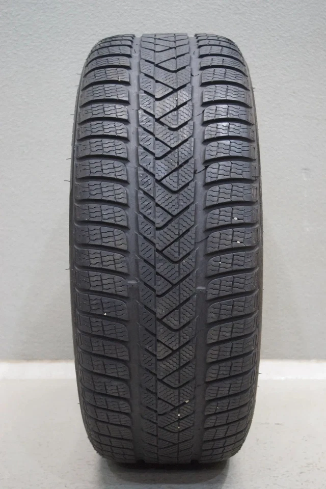 1x Pirelli SottoZero 3 RFT RSC* 245 45 R19 102V Winterreifen Winter DOT20 4,6 mm - Bild 1 von 4
