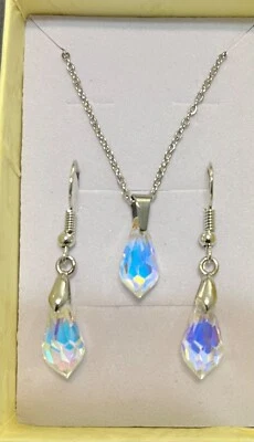 Juego de pendientes collar mujer hechos con elementos de cristal Swarovski Foto 1 de 4