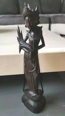 Sculpture/Déesse Balinaise Dewi Sri En Bois Ébène Sculpté Main. Haut 32 cm - Photo 1/4