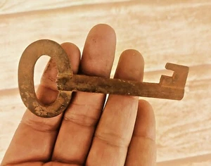 OLD VINTAGE BEAUTIFUL HANDMADE KEY COLLECTIBLE, INDIA - Picture 1 of 6