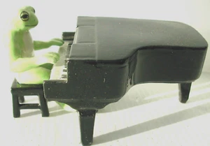 KLIMA K679 Miniature statuette en porcelaine - GRENOUILLE AU PIANO FROG - Picture 1 of 3