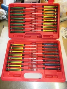MAC TOOLS SDRM32IB (EL1093195) 32PC Screwdriver Set in case has 1 broken latch - Picture 1 of 5