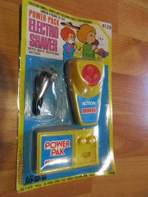 Набор электробритв Dimestore Famus игрушка притворная винтажная новый из старых запасов - Изображение 1 из 3