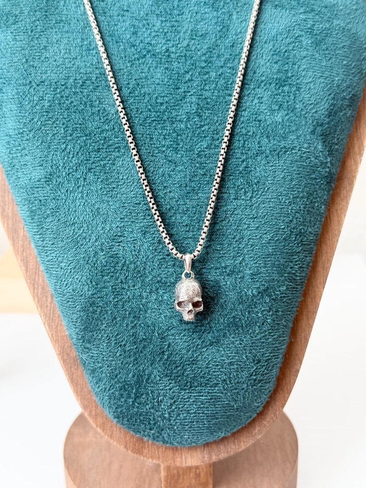 Мужской кулон с черепом Memento Mori из чистого серебра David Yurman с цепочкой в коробке 22 дюйма - Изображение 1 из 4