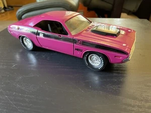 1970 Dodge Challenger T/A Moulin Rouge 1 18 Ertl American Muscle Pre-owned - Picture 1 of 6