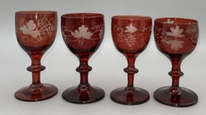 Antikes viktorianisches Cranberry Glas 4er Set Trauben Reben England rot 10 cm hoch - Bild 1 von 12