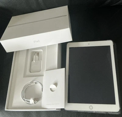 Apple iPad 5. Gen. 32GB, WLAN, 24,64 cm, (9,7 Zoll) - Silber - Bild 1 von 4