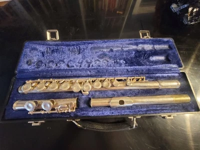 Flauta vintage Gemeinhardt 1990 2 velocidades.  Hecho en Elkhart, IND. Foto 1 de 4