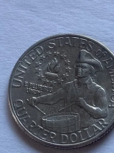 1776-1976 D US Bicentennial Quarter, seltenes gefülltes Münzzeichen Regular - Bild 1 von 3