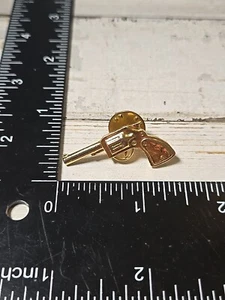 Gold Tone Revolver, Pistol HAT /LAPEL PIN M4 - Picture 1 of 2