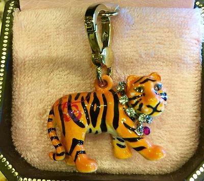 JUICY COUTURE TIGER CHARM 2010 NUEVO CON ETIQUETAS YJRU3807 Foto 1 de 4